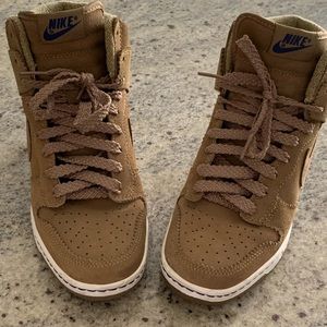 🦋Women’s Nike Dunk Sky Hi